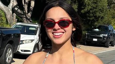 Olivia Rodrigo shows off her abs in a bikini during sunny getaway ...